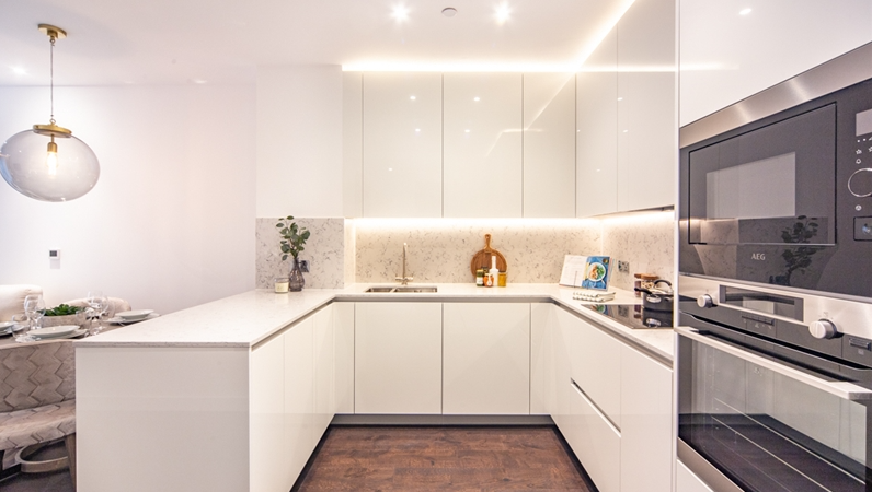 Property photo 2 of 12 Kitchen