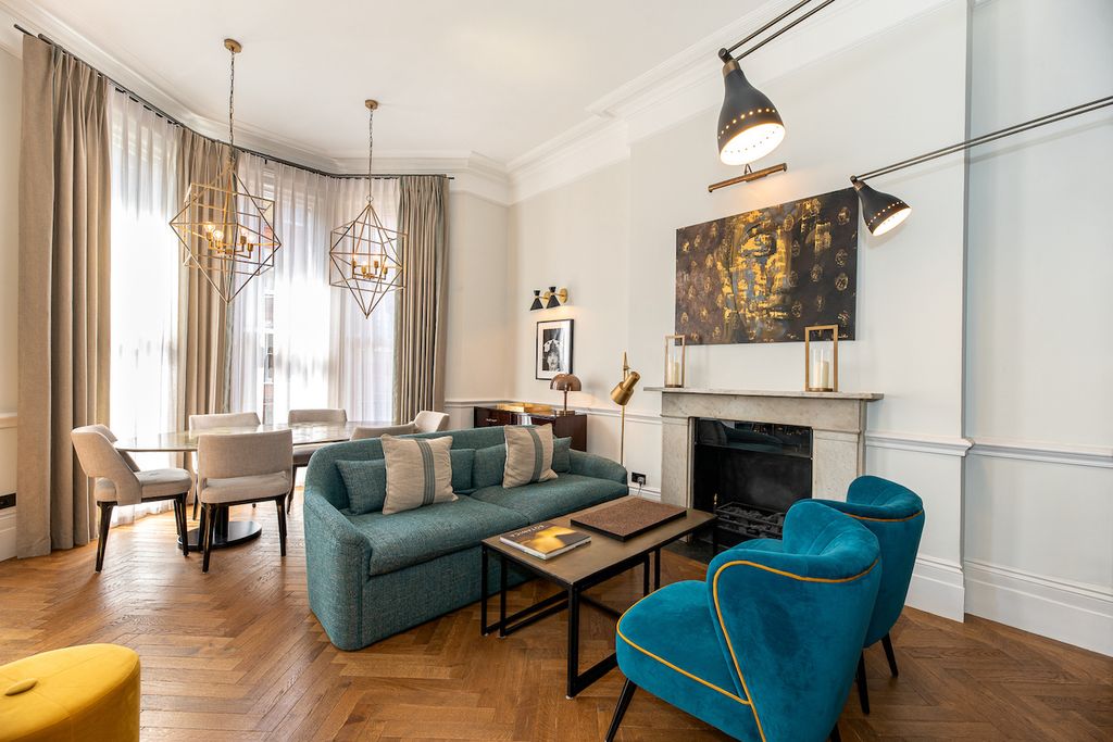 Property photo 3 of 19 Living Room