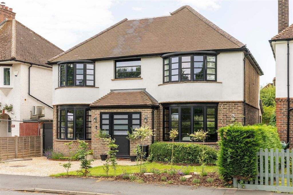 Property photo 1 of 33