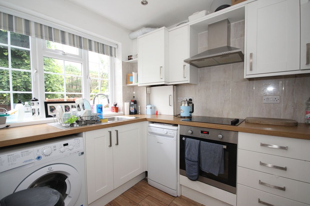 Property photo 2 of 7 Kitchen