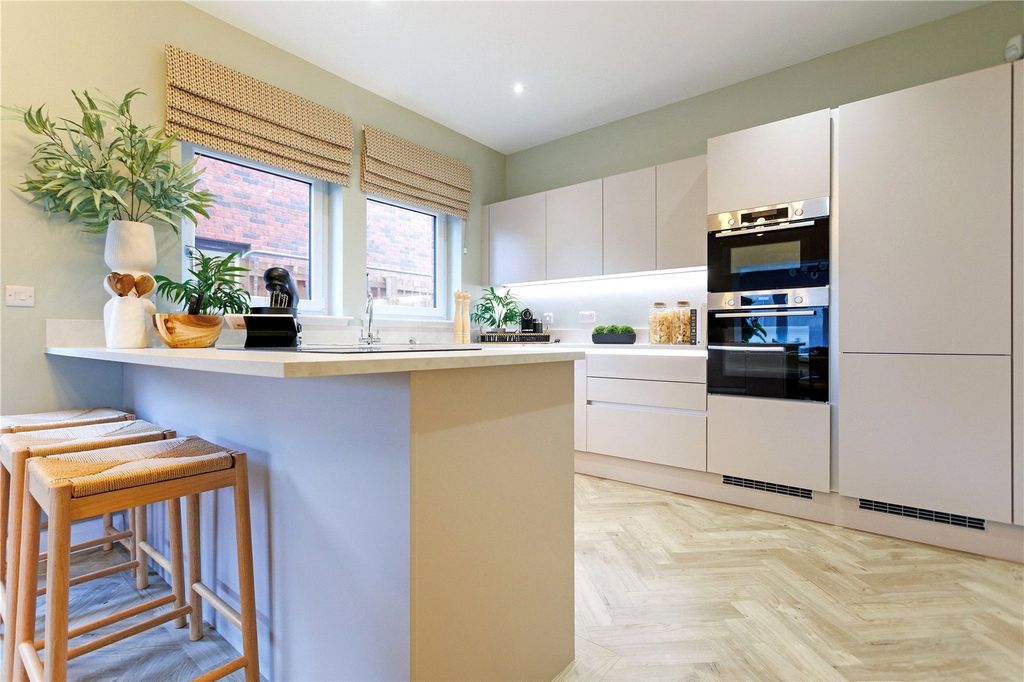 Property photo 3 of 20 Kitchen/Dining