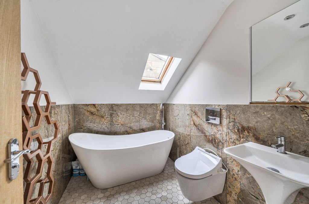 Property photo 3 of 14 15384643