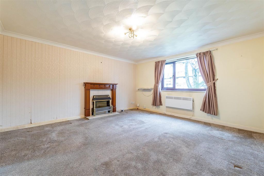 Property photo 2 of 9 Lounge/Dining Room