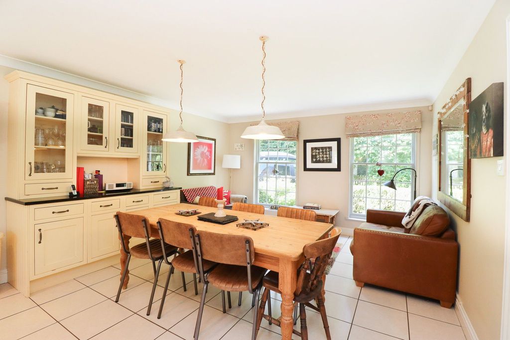 Property photo 3 of 31