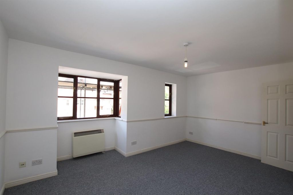 Property photo 3 of 6