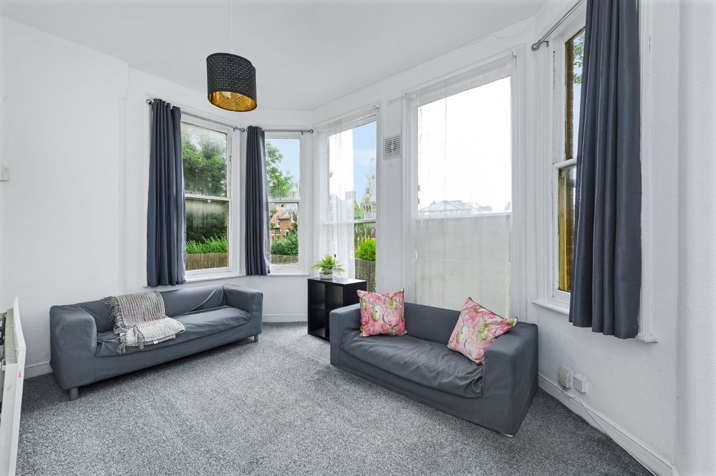 Property photo 2 of 8 Picture No. 51