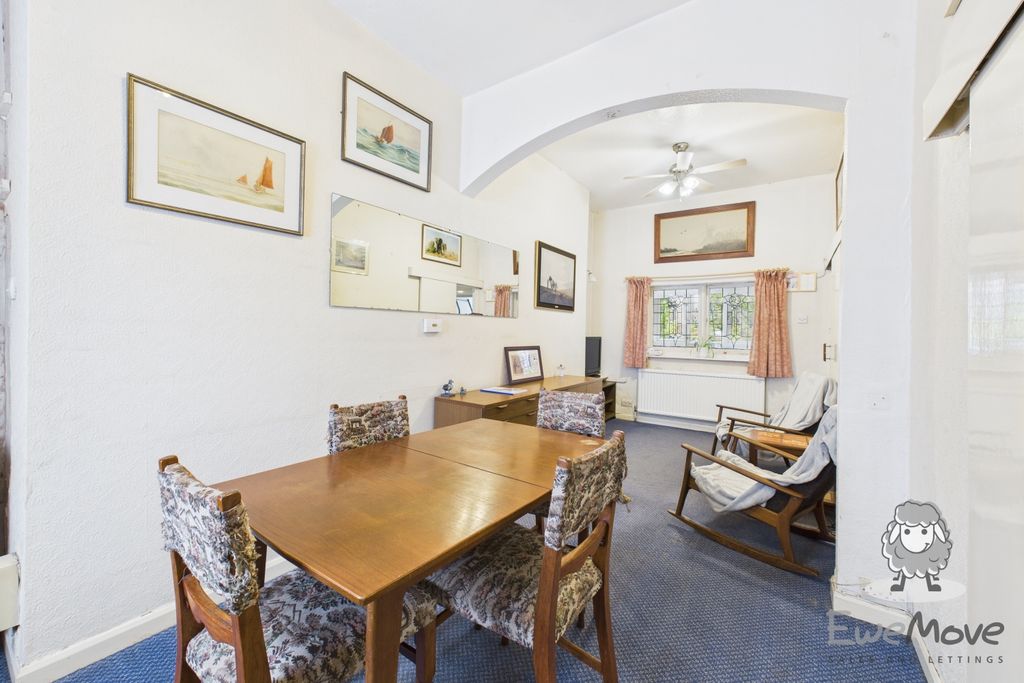 Property photo 2 of 21 4