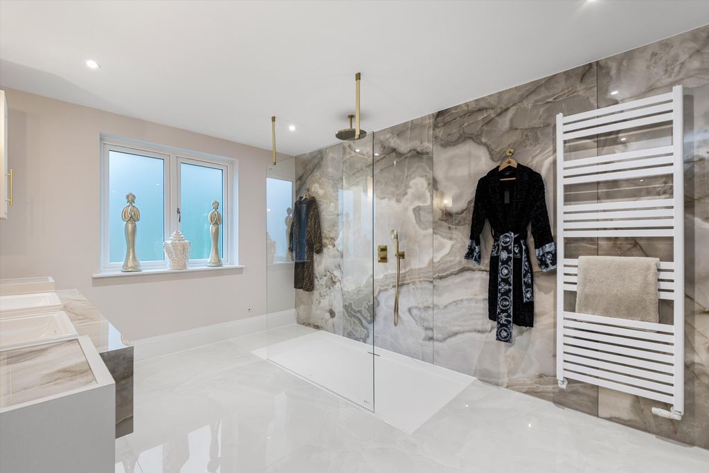 Property photo 3 of 22 Image