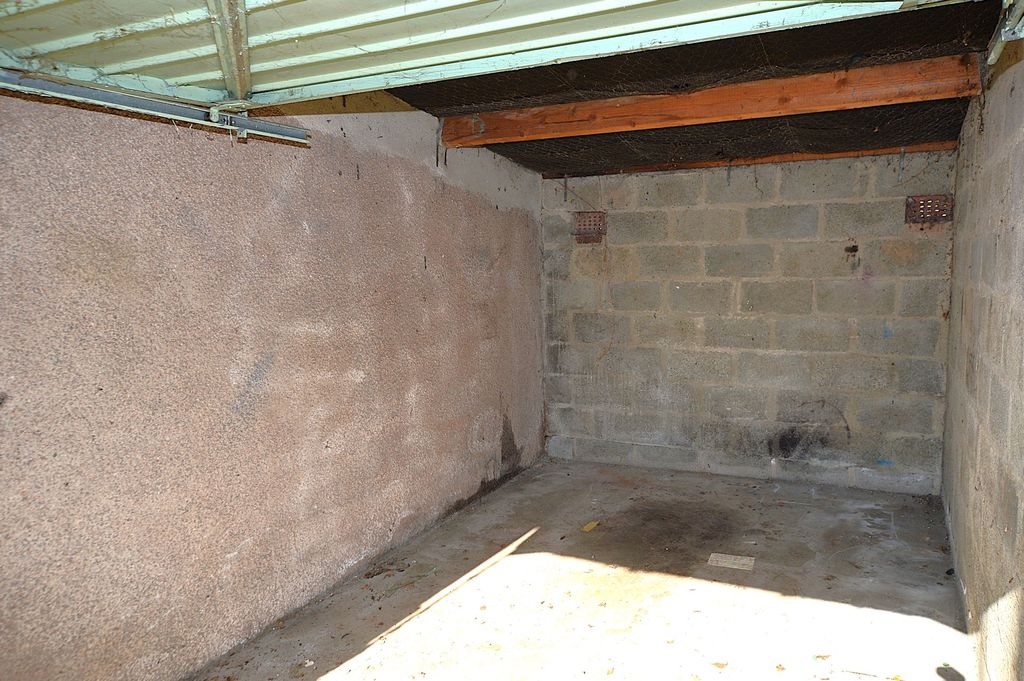 Property photo 2 of 2 Internal Garage