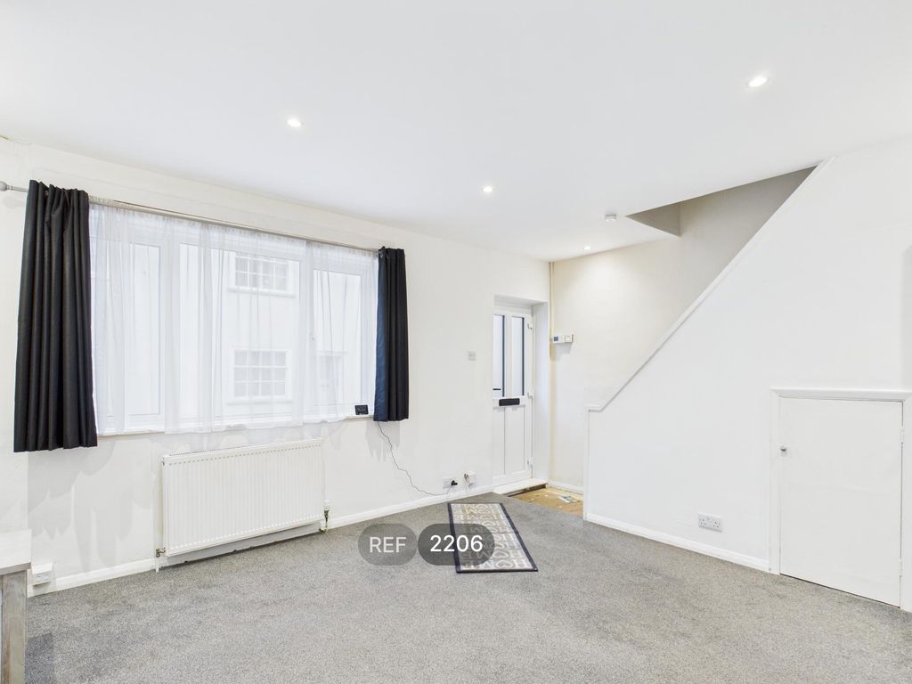 Property photo 2 of 13 Lounge