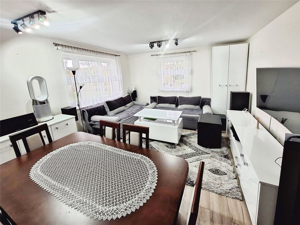 Property photo 2 of 10 Lounge/Dining Area