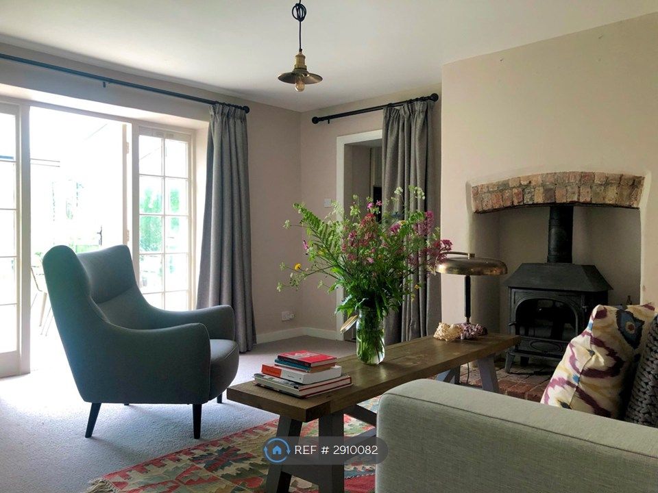 Property photo 2 of 22 Sitting Room