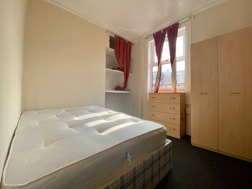 Property photo 3 of 11 Bedroom 1