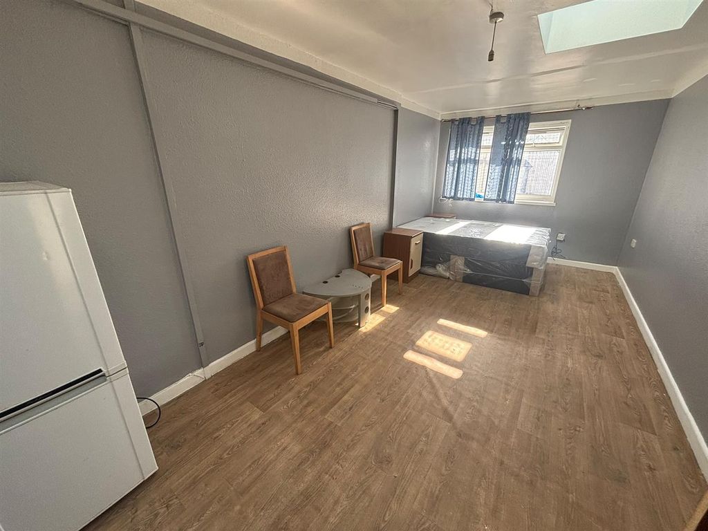 Property photo 1 of 13 Whatsapp Image 2026-10-16 At 13.28.39.Jpeg