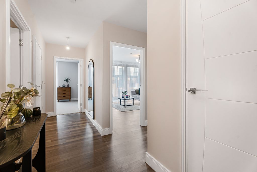 Property photo 3 of 17 Show Home