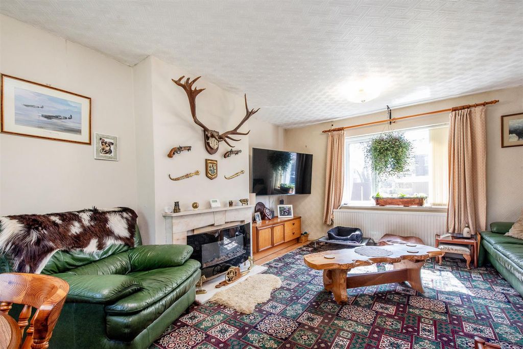 Property photo 3 of 22 Lounge/Diner