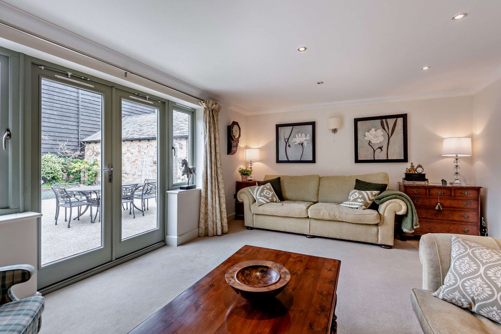 Property photo 3 of 32 8641132-Interior30-800
