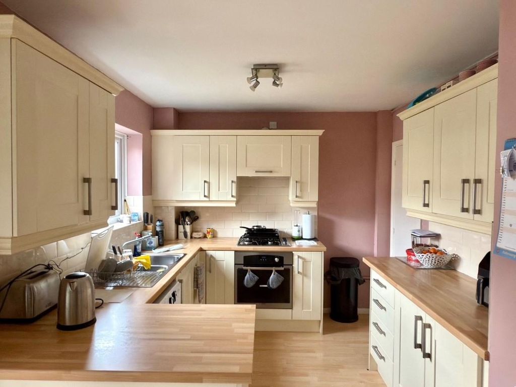 Property photo 3 of 12 Kitchen Area.Jpg
