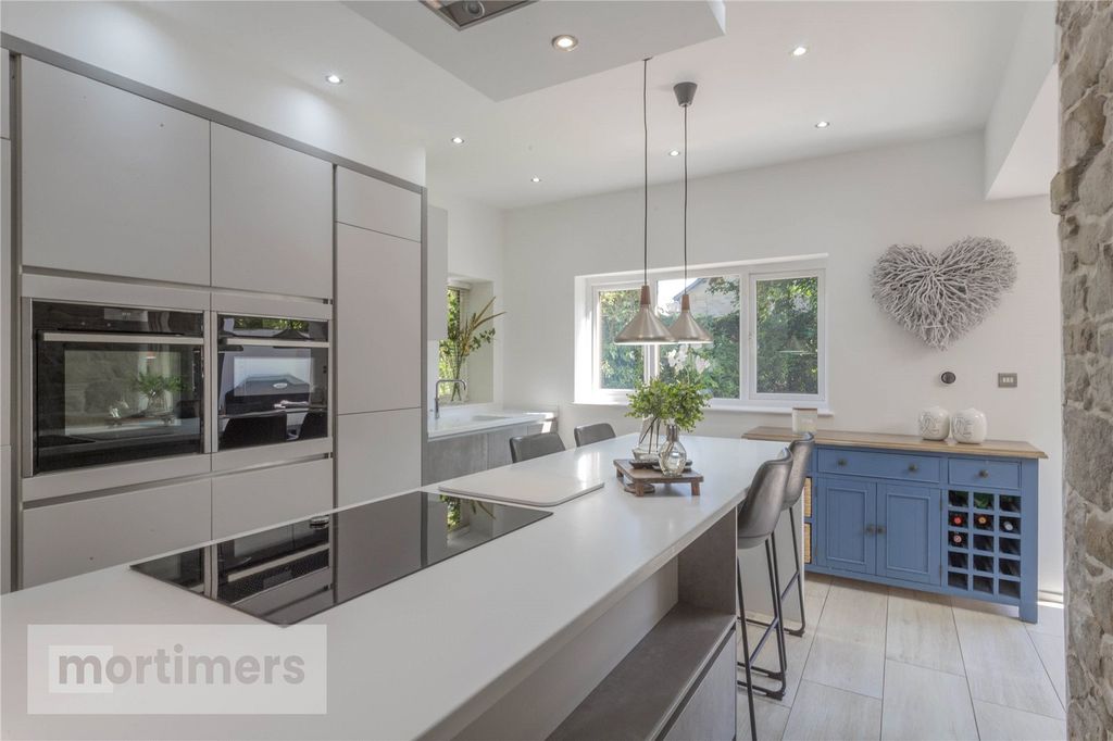 Property photo 2 of 33 Kitchen Diner