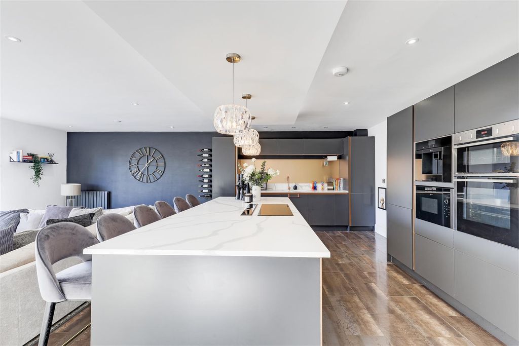 Property photo 2 of 31 593.Jpg