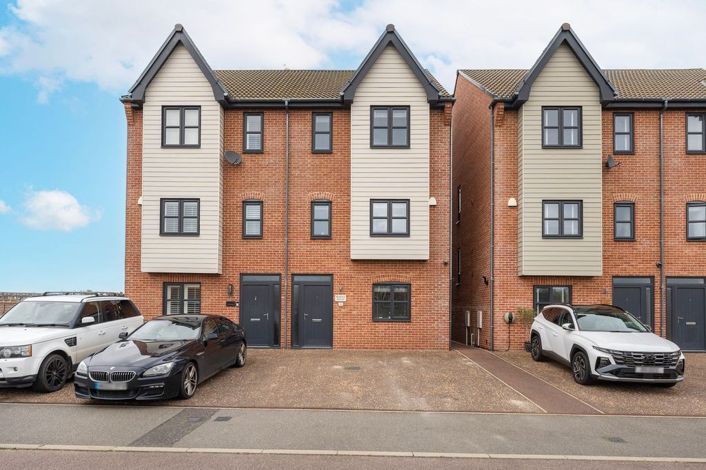 Property photo 1 of 23