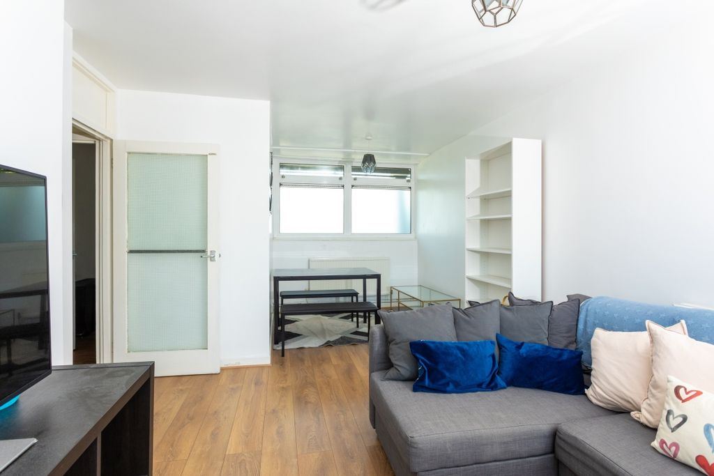 Property photo 3 of 9 Norton House 66 (...