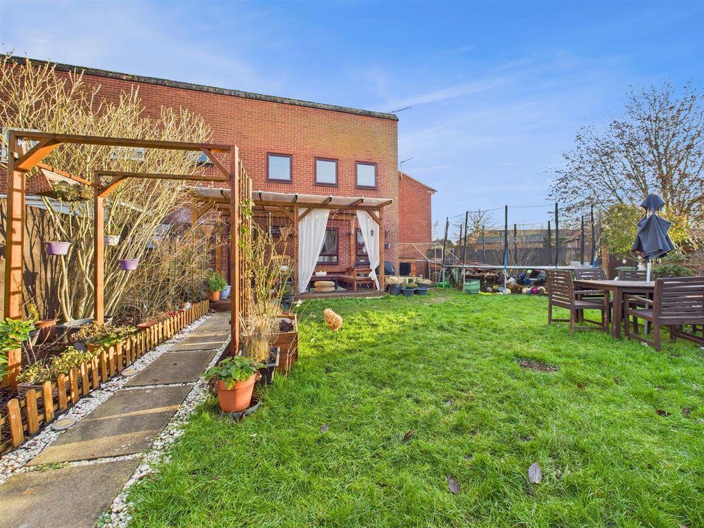 Property photo 2 of 11 Cam02435G0-Pr0116-Still030.Jpg