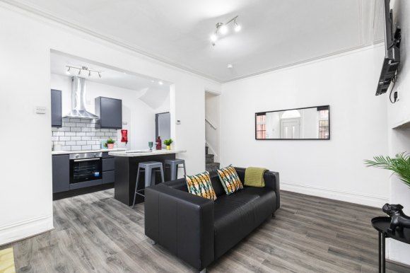 Property photo 2 of 18 8407060.Jpg