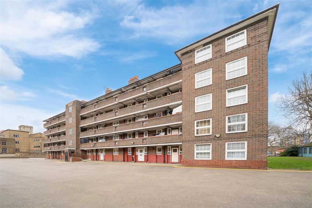 Property photo 1 of 15 Newcourt House