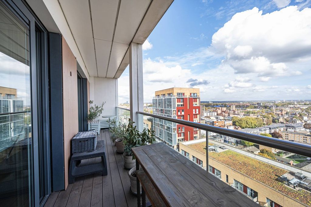 Property photo 2 of 24