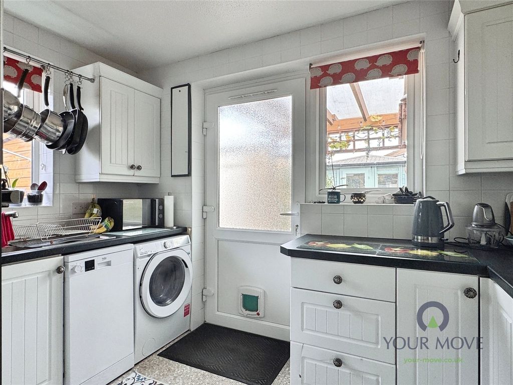 Property photo 2 of 21 Kitchen