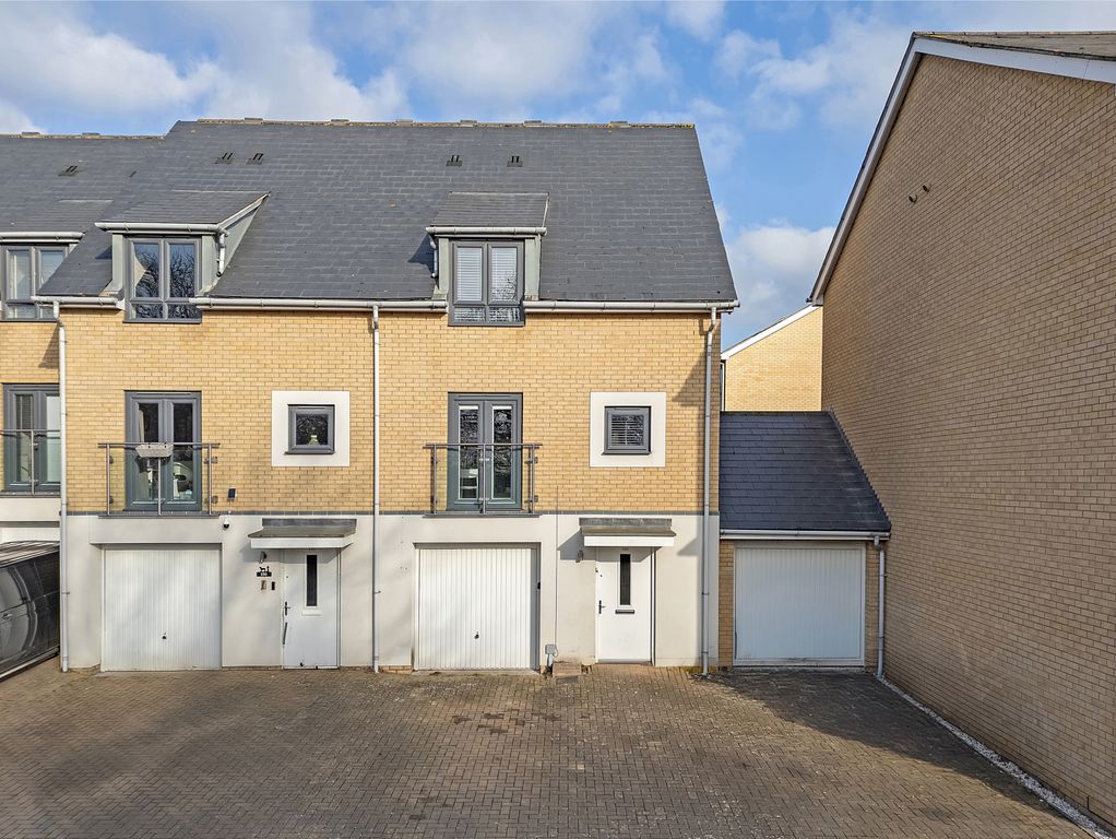 Property photo 1 of 24 Spacious Three-Bedroom Townhouse Near North Station