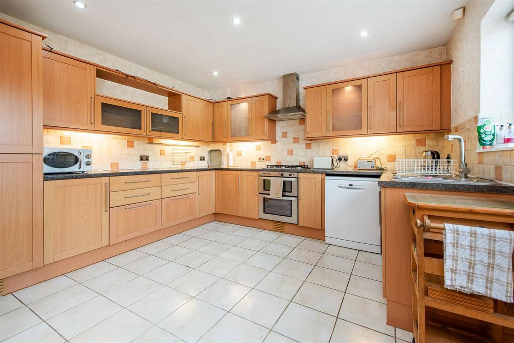 Property photo 3 of 22 Kitchen/Diner