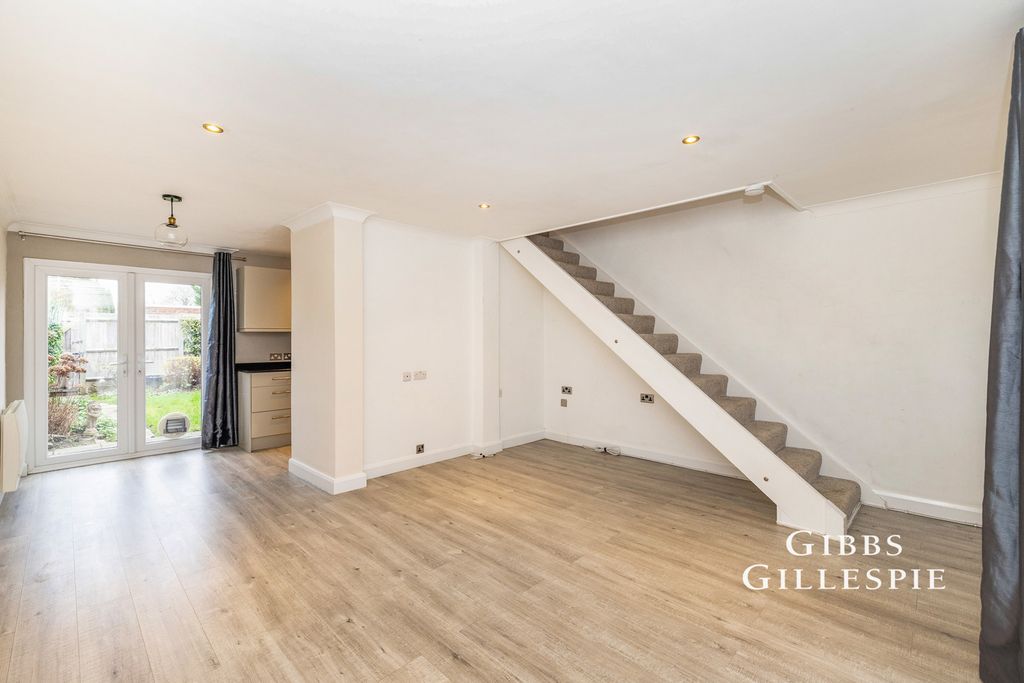 Property photo 3 of 10 Photo