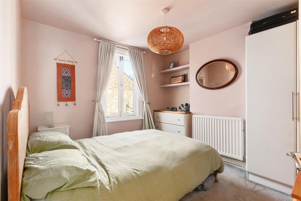 Property photo 2 of 11 Bedroom