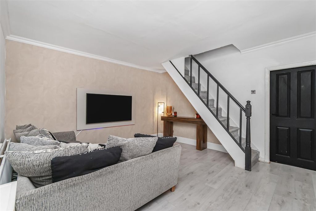 Property photo 2 of 23