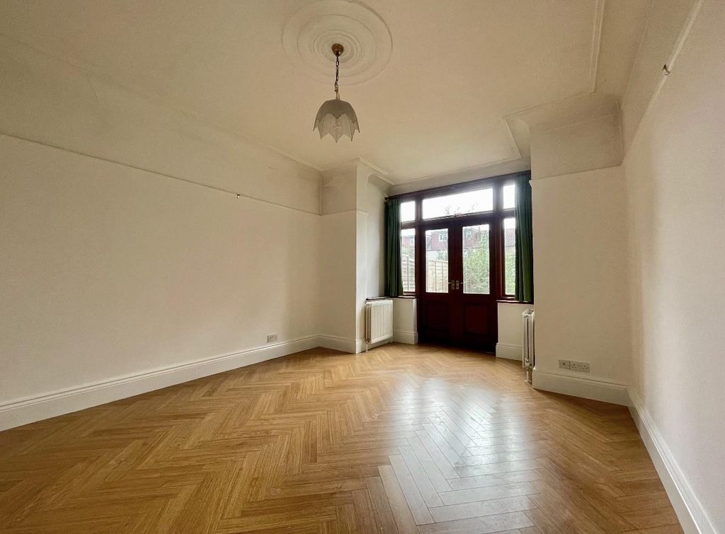 Property photo 1 of 8 38Fe52A1-364F-4B52-9Aec-c12222Aa6Cf1.Jpg