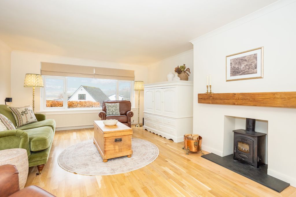 Property photo 2 of 43 Lounge