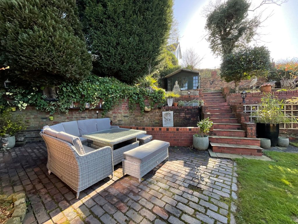 Property photo 2 of 40