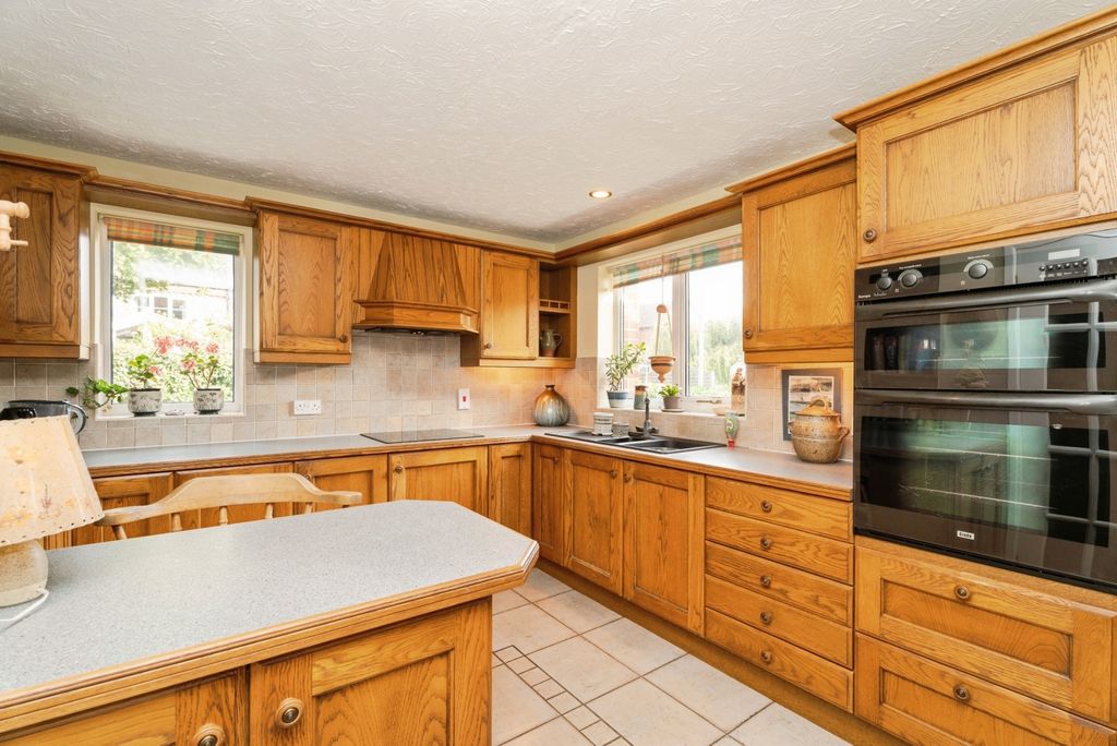 Property photo 3 of 17 Pbox-Img.Jpg