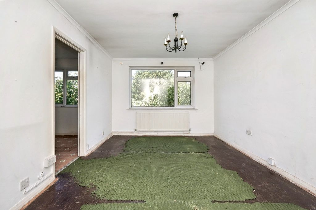 Property photo 3 of 15 2 The Freedown, St Margaret's At Cliffe, Dover Ct15 6Bd