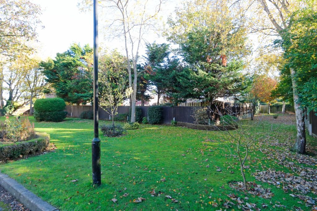 Property photo 3 of 13 3986585
