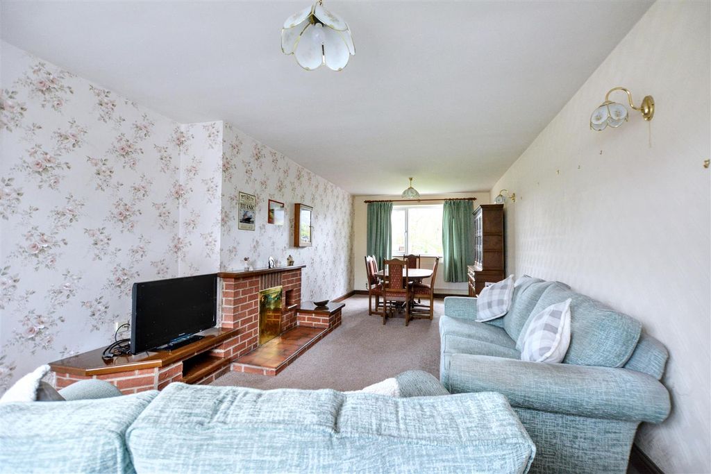 Property photo 2 of 17 Lounge/Diner