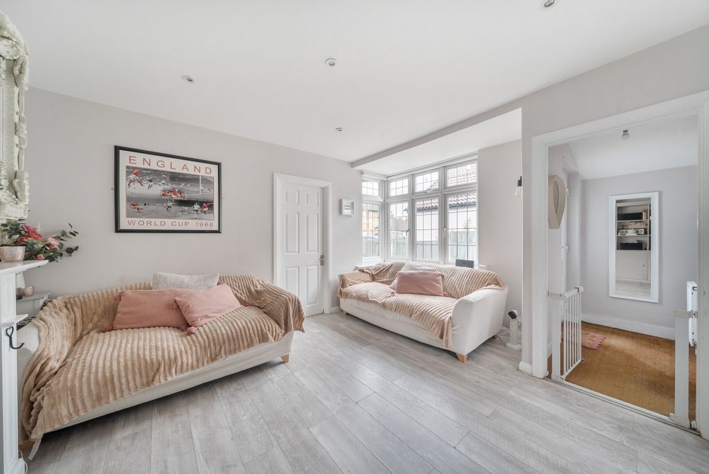 Property photo 3 of 15 1302009-15-684178...