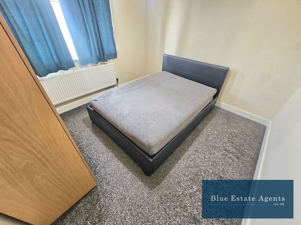 Property photo 1 of 10 Bedroom One