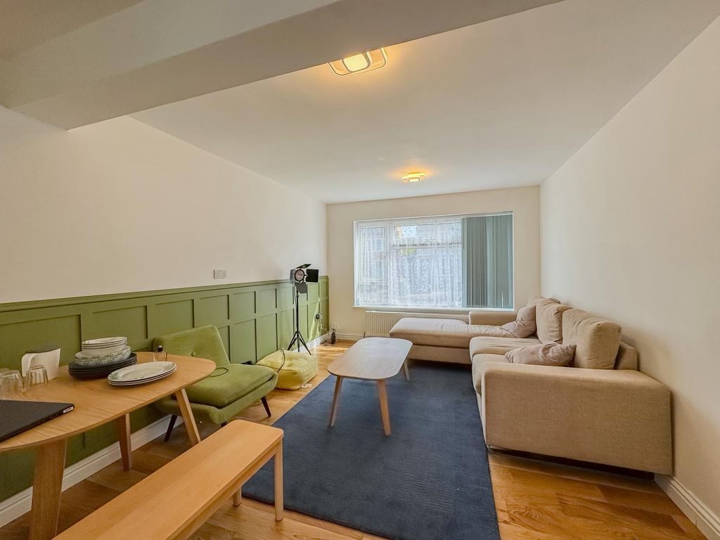 Property photo 2 of 12 Gallery