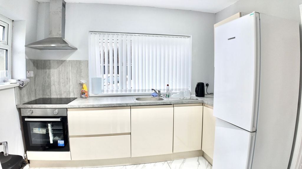 Property photo 3 of 27