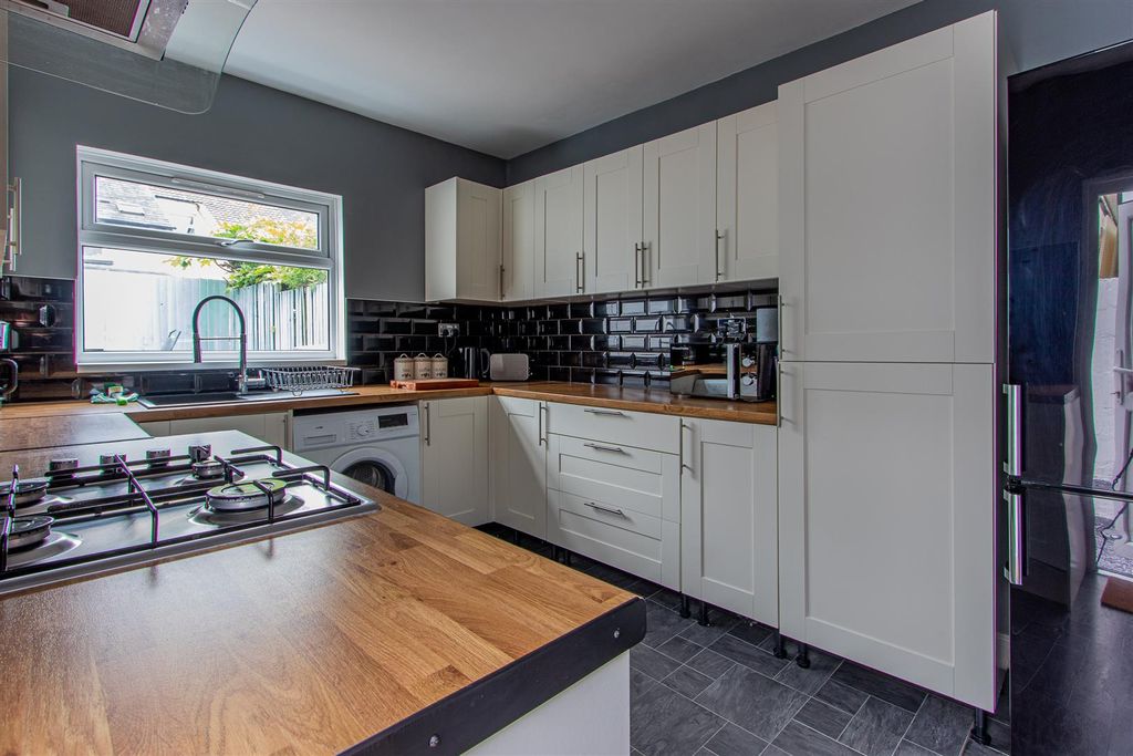 Property photo 2 of 15 Jubilee Street 25-15.Jpg