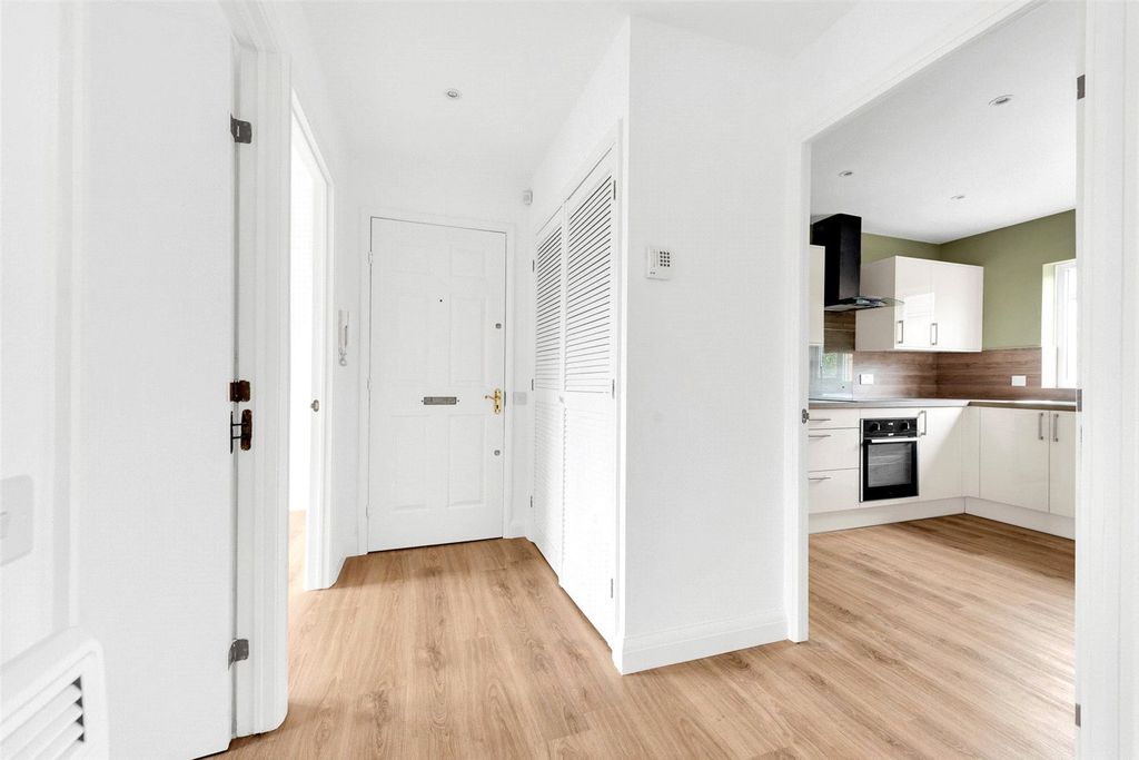 Property photo 2 of 8 Hallway