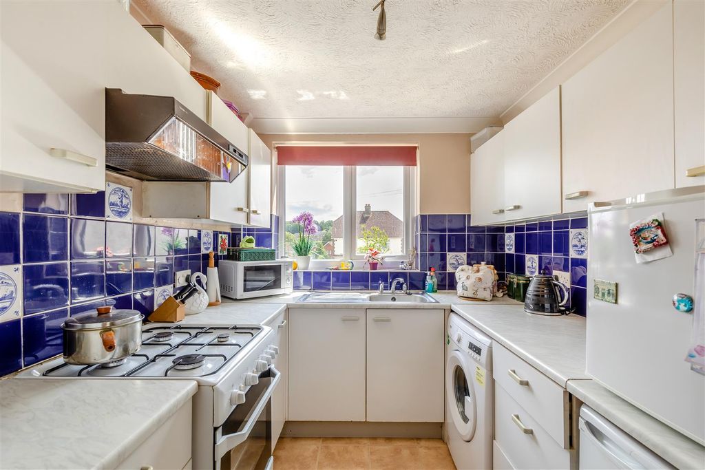 Property photo 3 of 17 8650746-Interior03.Jpg